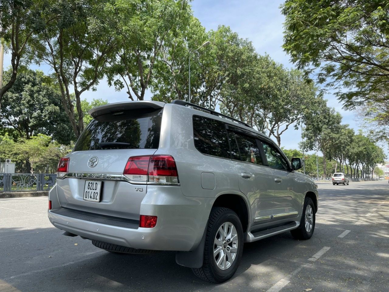 Toyota Land Cruiser 2019 - Cần bán xe Toyota Land Cruiser VX 4.6 V8 model 2020 năm 2019