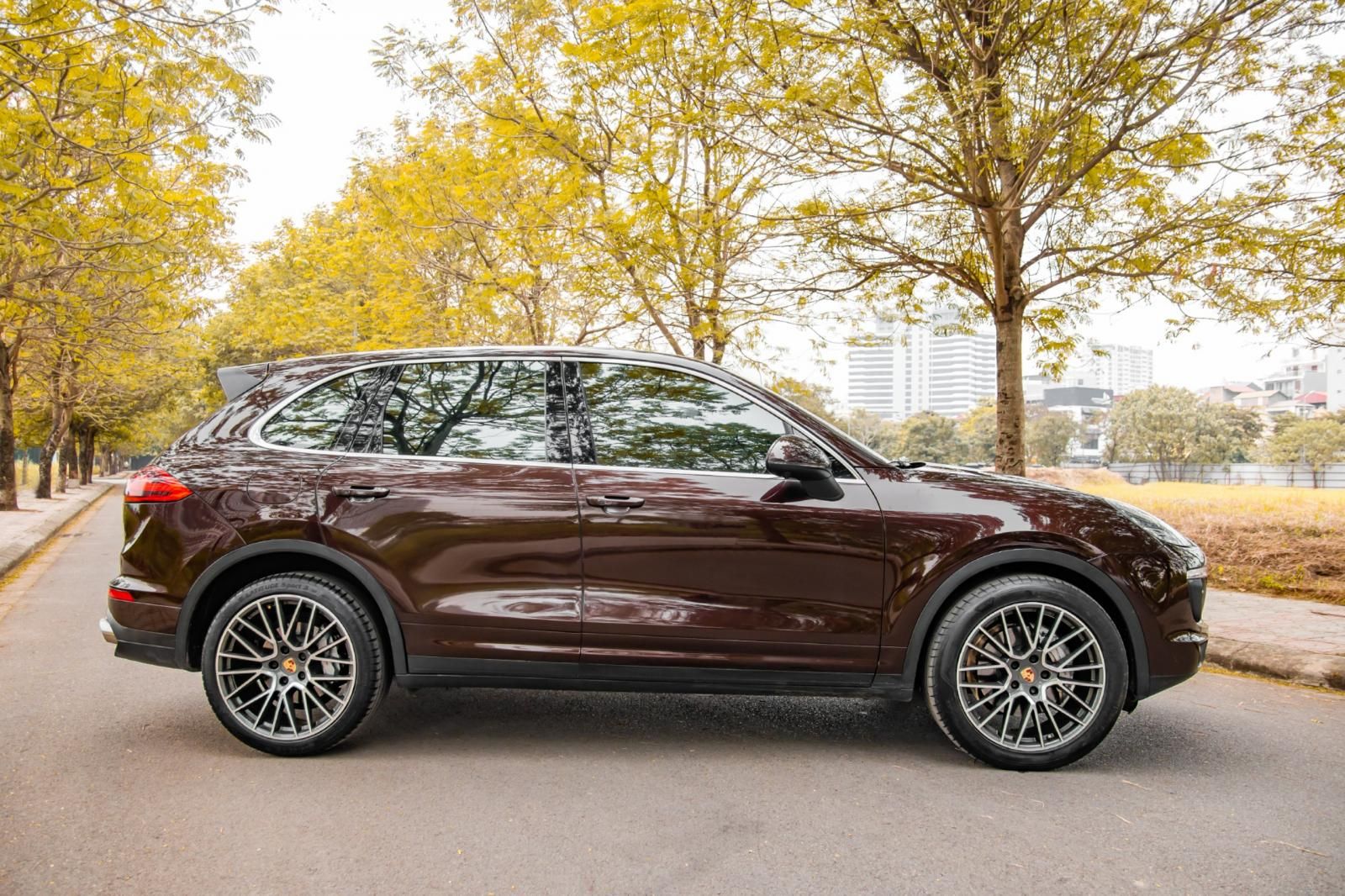 Porsche Cayenne S 0 2016 - Bán Porsche Cayenne S 2016 màu nâu đã Wrap cam đỏ