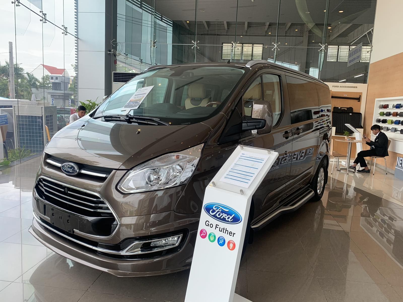 Ford Tourneo 2021 - Sẵn xe giao ngay - Ford Tourneo độ Star Limousine cao cấp sản xuất năm 2021 – ưu đãi khủng 1 tỉ 339tr - tặng full bộ phụ kiện