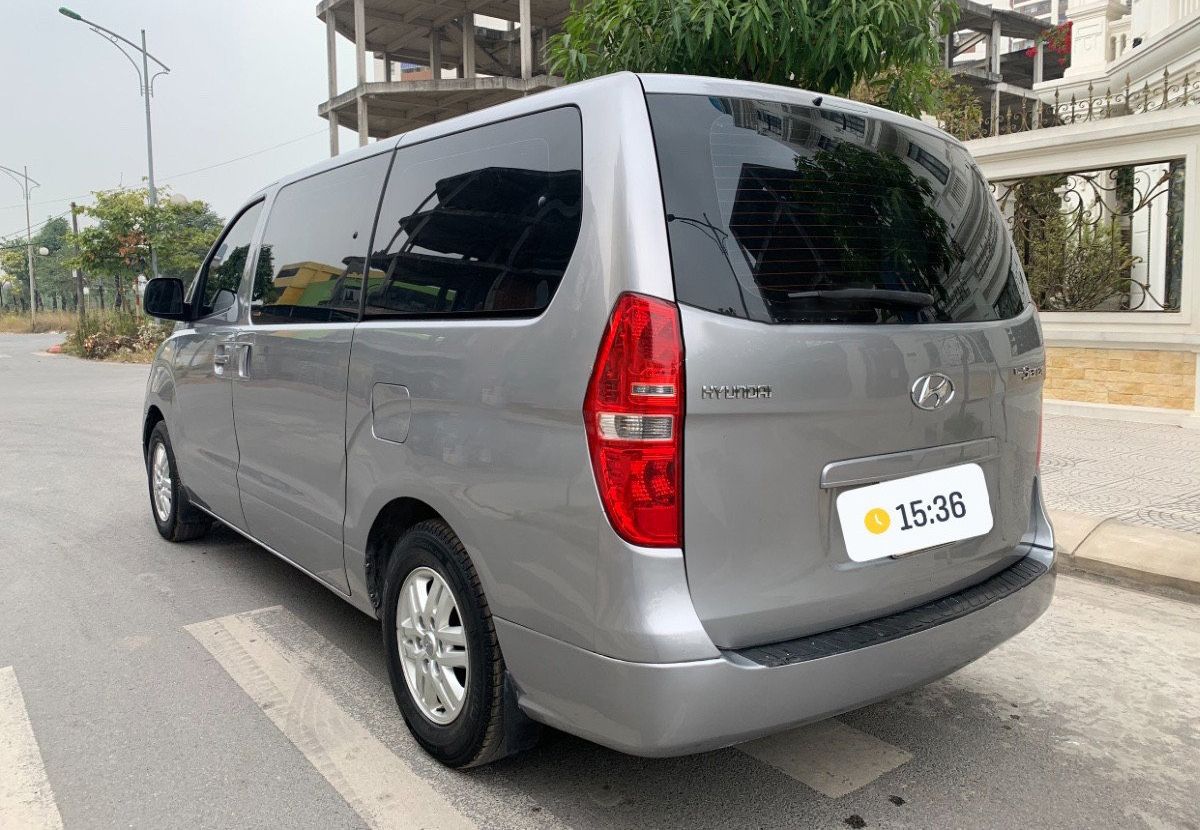 Hyundai Grand Starex   2.5MT  2016 - Bán Hyundai Grand Starex 2.5MT năm sản xuất 2016, màu bạc, nhập khẩu giá cạnh tranh