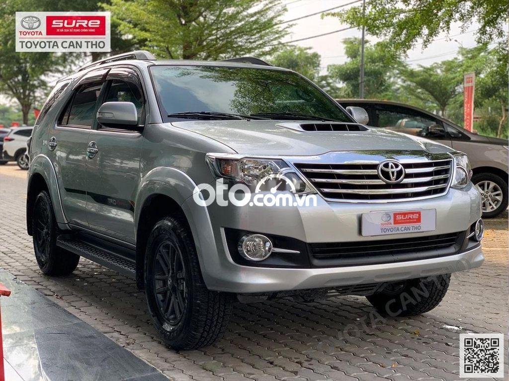 Toyota Fortuner G 2016 - Bán Toyota Fortuner G đời 2016, màu bạc xe gia đình