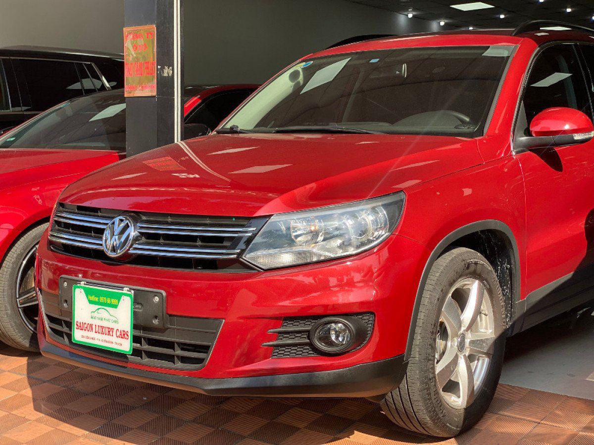 Volkswagen Tiguan 2017 - Cần bán gấp Volkswagen Tiguan 2017, màu đỏ, nhập khẩu nguyên chiếc còn mới