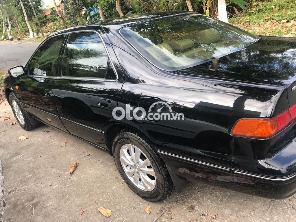 Toyota Camry      1998 - Bán ô tô Toyota Camry sản xuất 1998, màu đen chính chủ