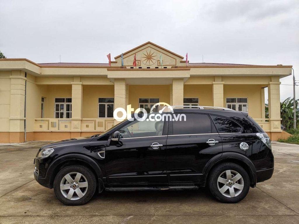 Chevrolet Captiva   LT 2011 - Xe Chevrolet Captiva LT năm sản xuất 2011, màu đen còn mới 