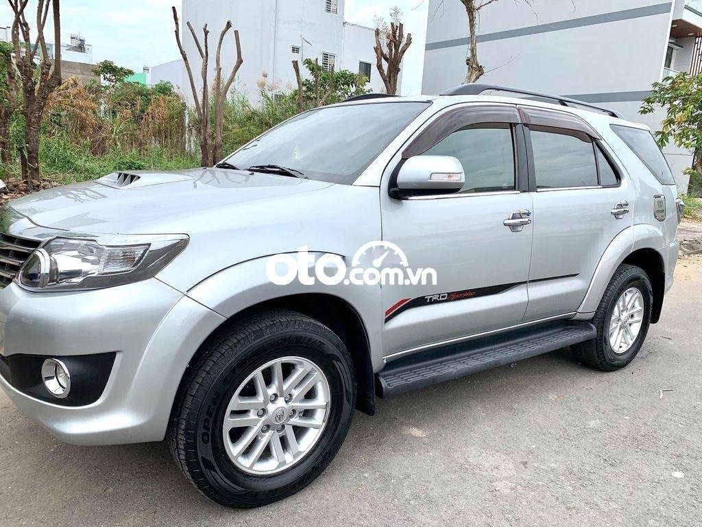 Toyota Fortuner G 2014 - Cần bán lại xe Toyota Fortuner G năm sản xuất 2014, màu bạc số sàn