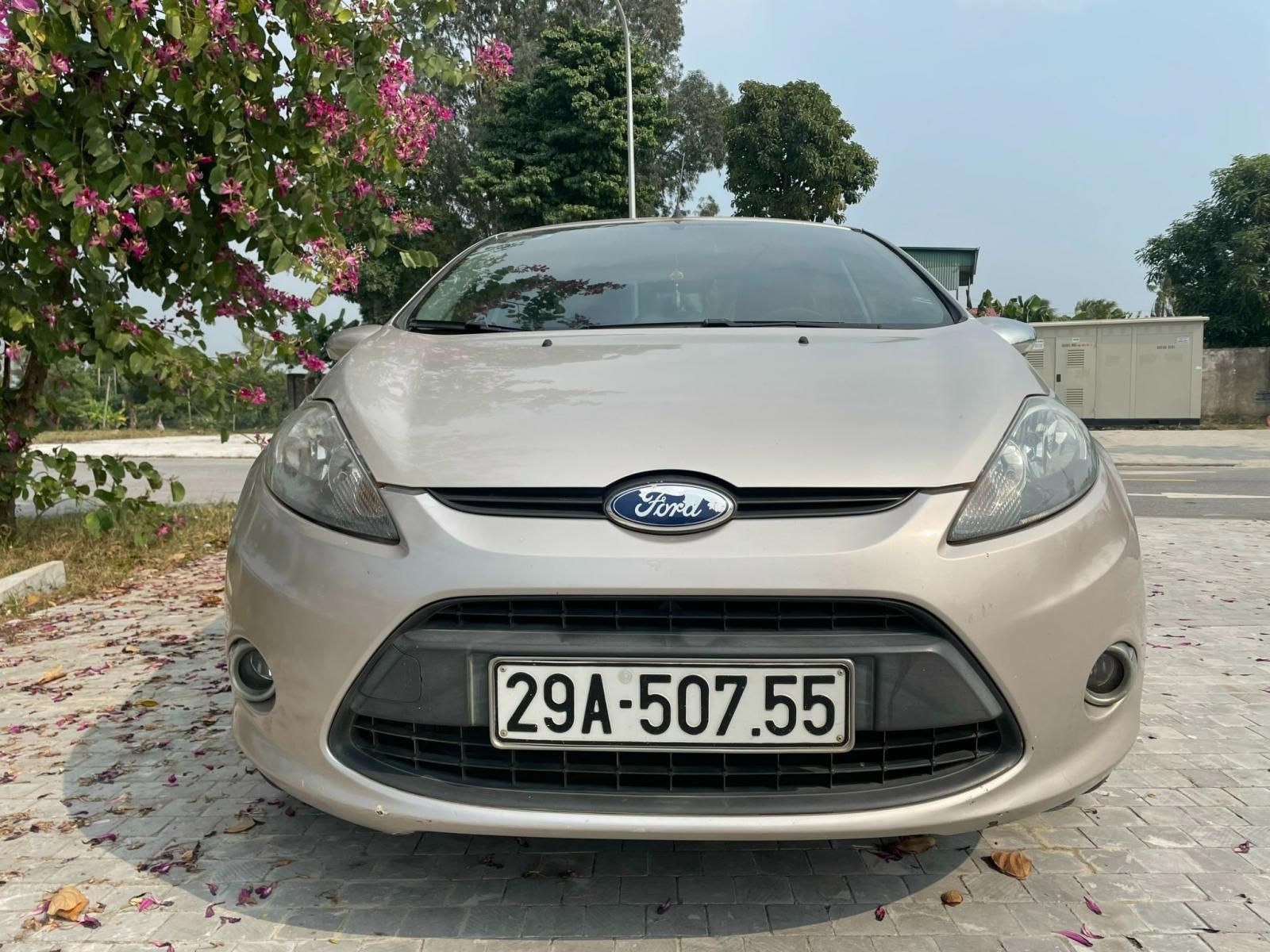 Ford Fiesta AT 2011 - Bán xe Ford Fiesta AT năm sản xuất 2011, màu bạc