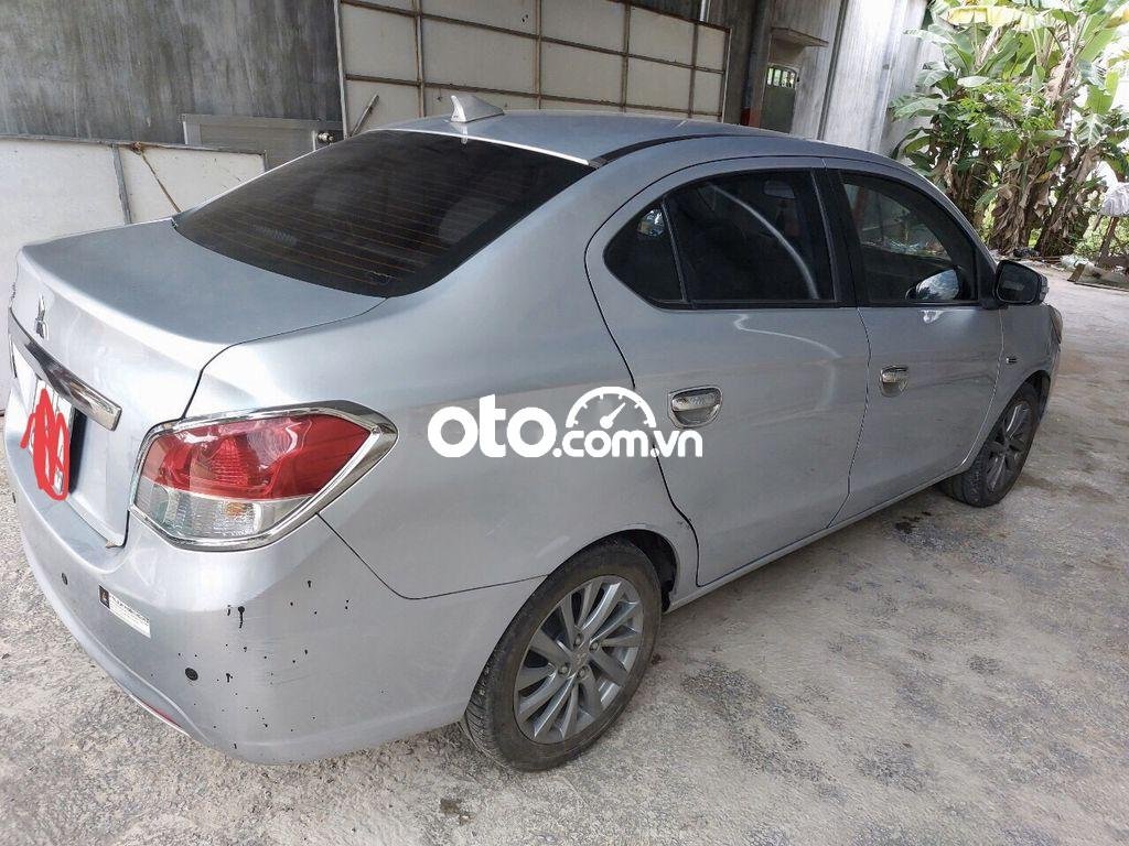 Mitsubishi VT200 MT 2017 - Bán Mitsubishi Attrage MT năm 2017, màu bạc