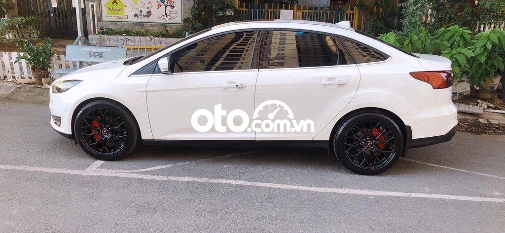 Ford Focus 2019 - Chính chủ cần bán xe Ford Focus AT năm 2019