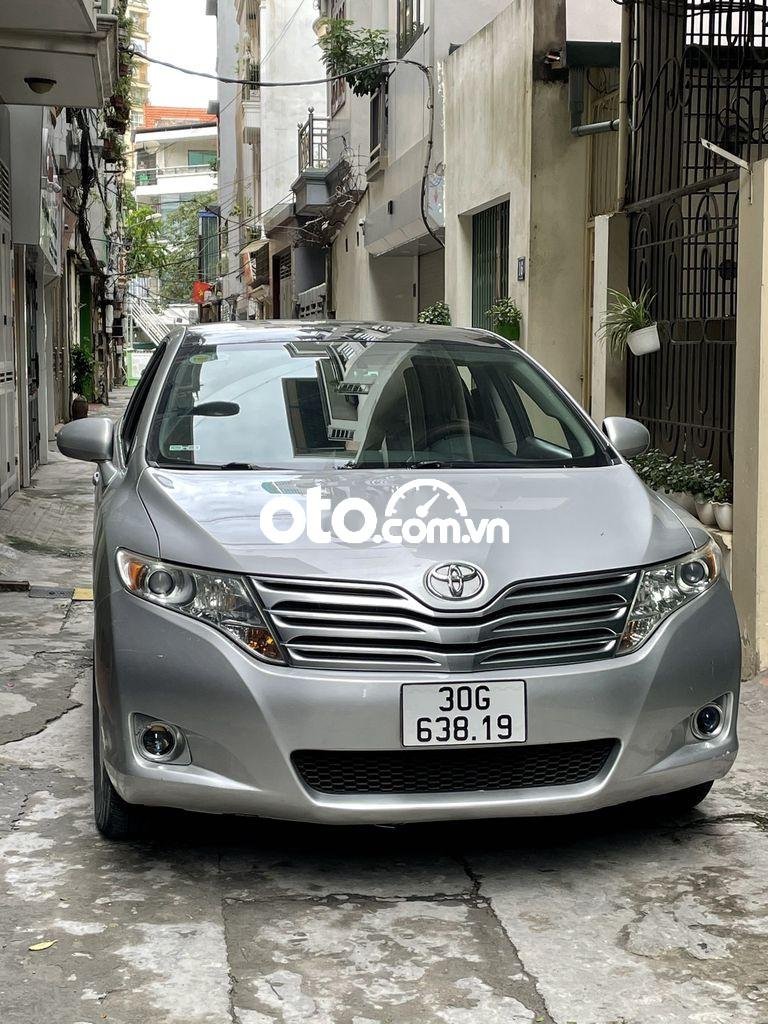 Toyota Venza AT 2010 - Cần bán gấp Toyota Venza AT sản xuất 2010, màu bạc, xe nhập chính chủ