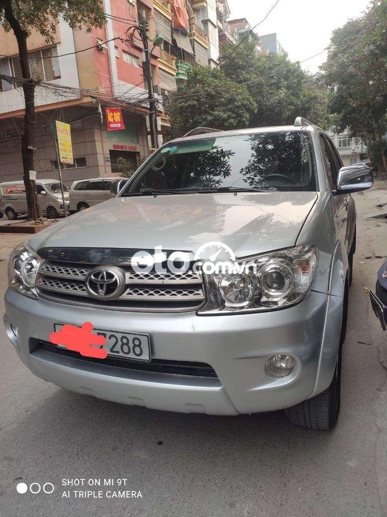 Toyota Fortuner V 2010 - Cần bán lại xe Toyota Fortuner V năm 2010, màu bạc, giá chỉ 355 triệu