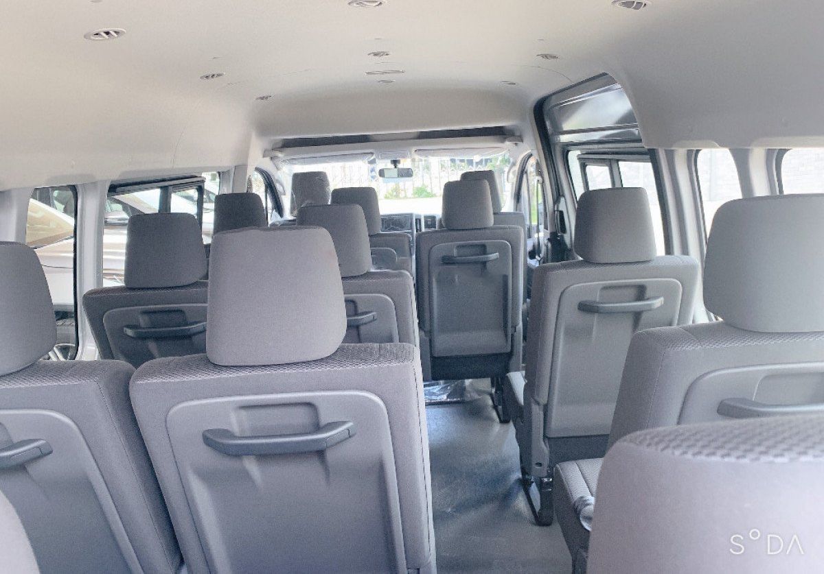 Toyota Hiace   2.8 Diesel  2021 - Bán Toyota Hiace 2.8 Diesel sản xuất năm 2021, màu bạc, nhập khẩu nguyên chiếc