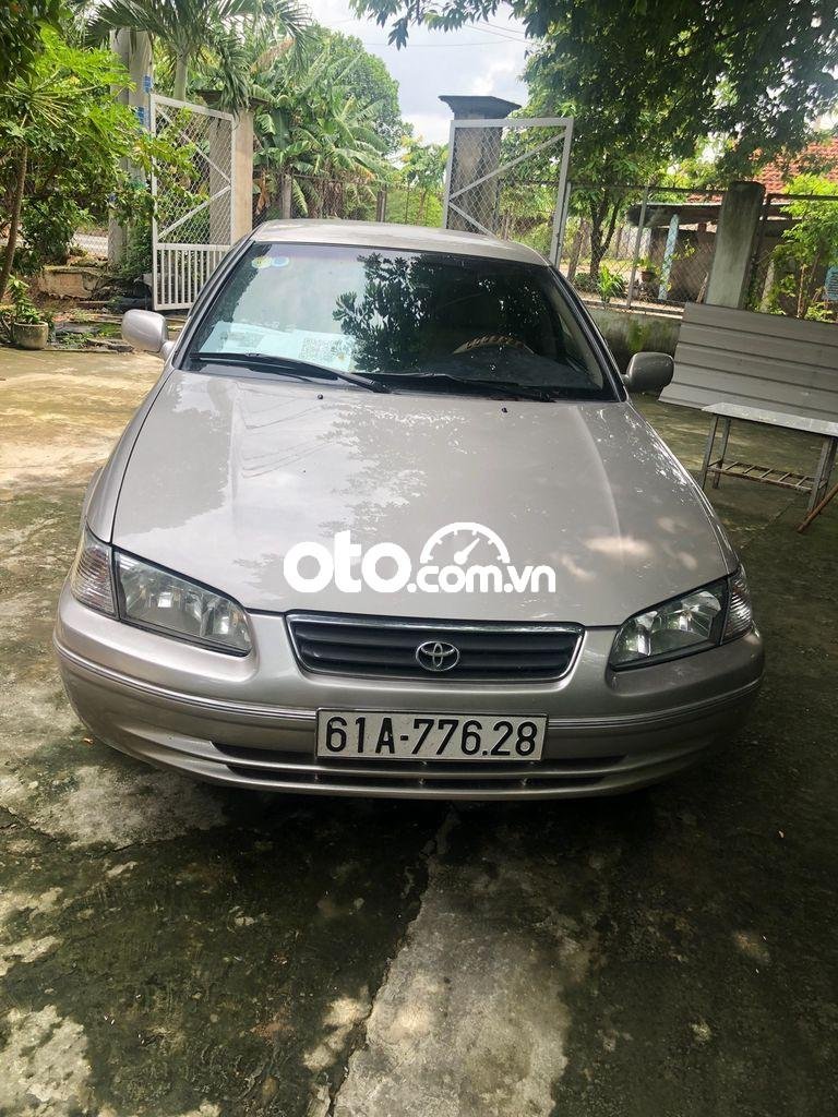 Toyota Camry MT 2001 - Cần bán Toyota Camry MT sản xuất năm 2001, giá chỉ 200 triệu