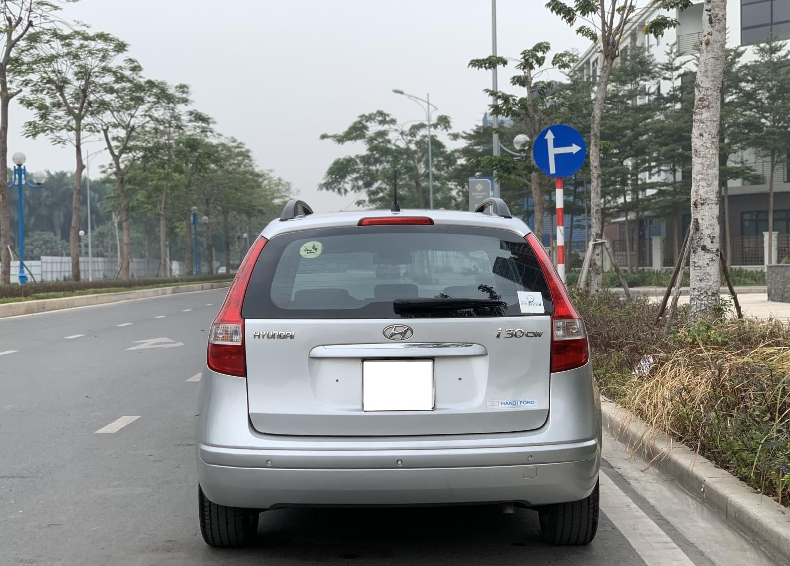 Hyundai i30 2009 - Hyundai I30 CW 1.6 AT 2009, màu bạc, nhập khẩu