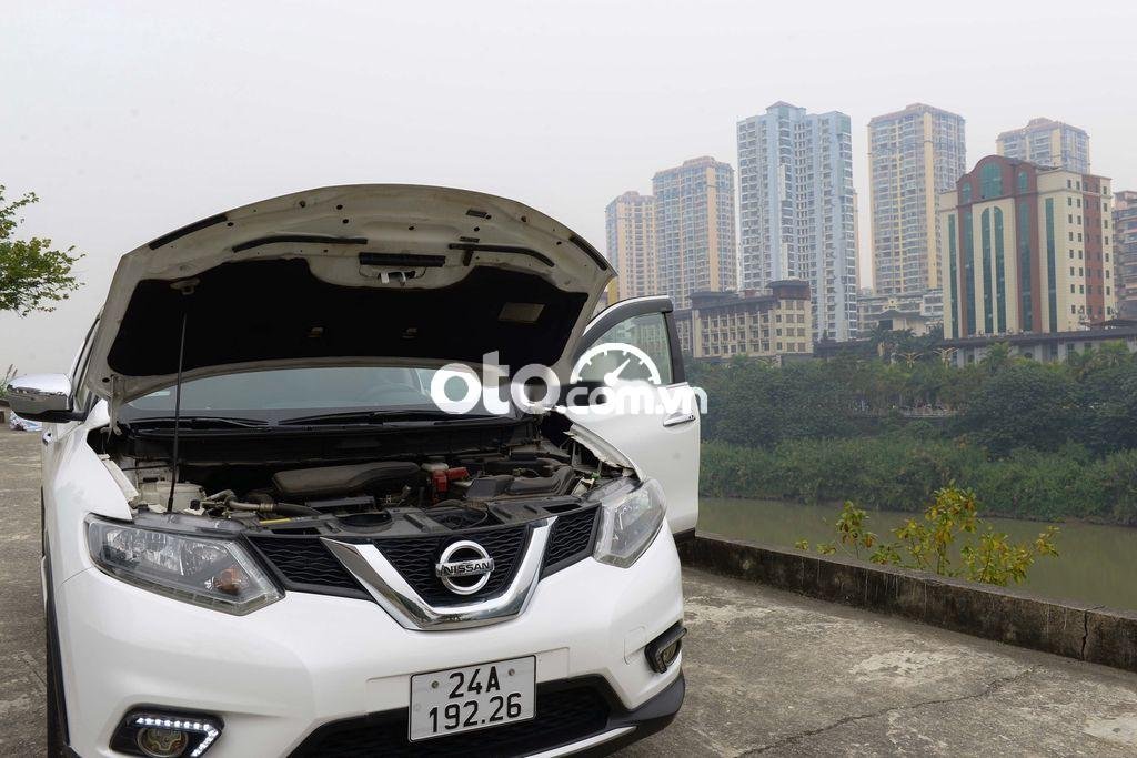 Nissan X trail 2.0SL 2WD 2016 - Bán ô tô Nissan X trail 2.0SL 2WD sản xuất 2016, màu trắng số tự động, giá 620tr