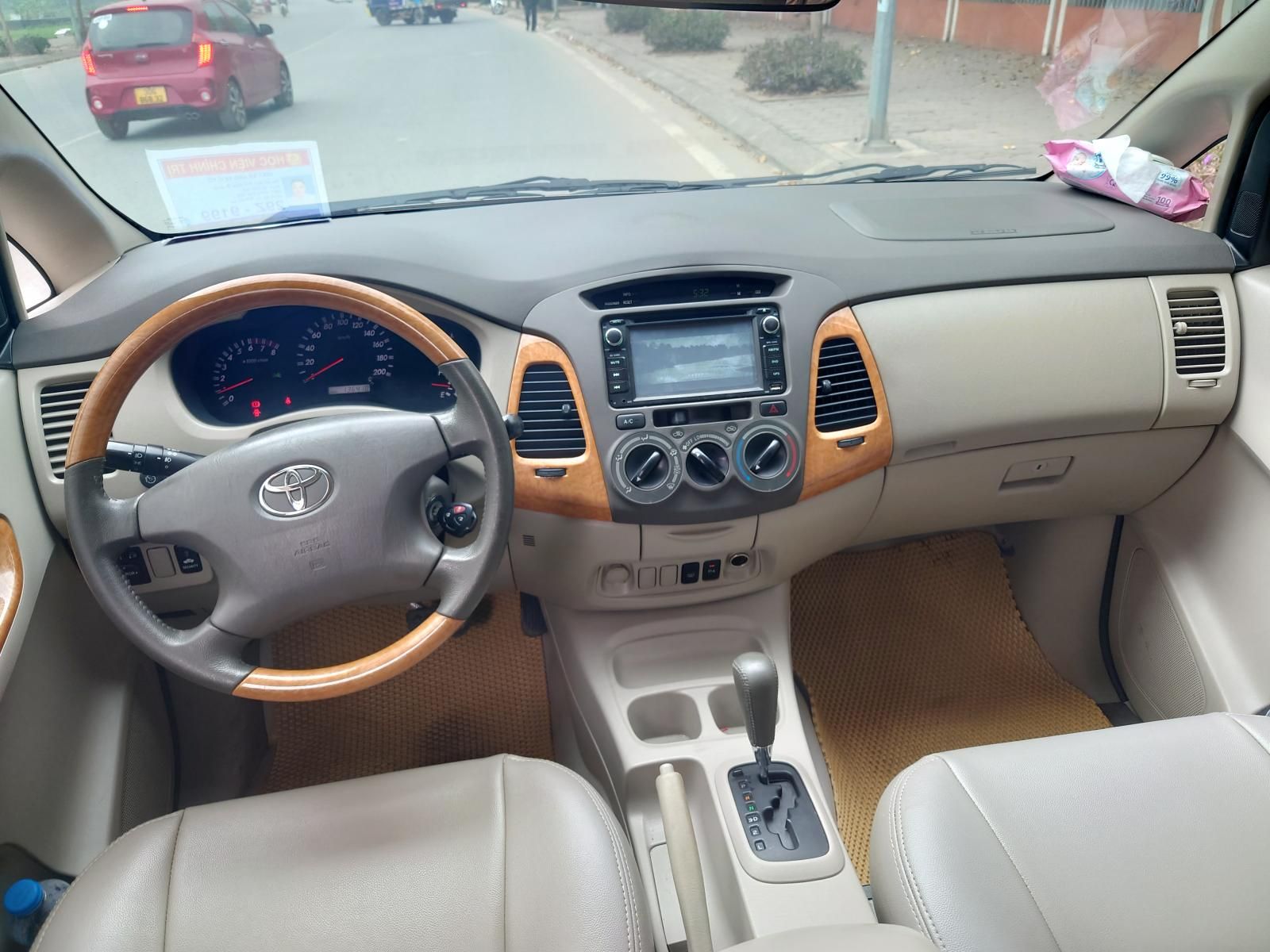 Toyota Innova V 2009 - Cần bán Toyota Innova V sản xuất 2009, giá chỉ 305 triệu, trang bị nhiều tính năng