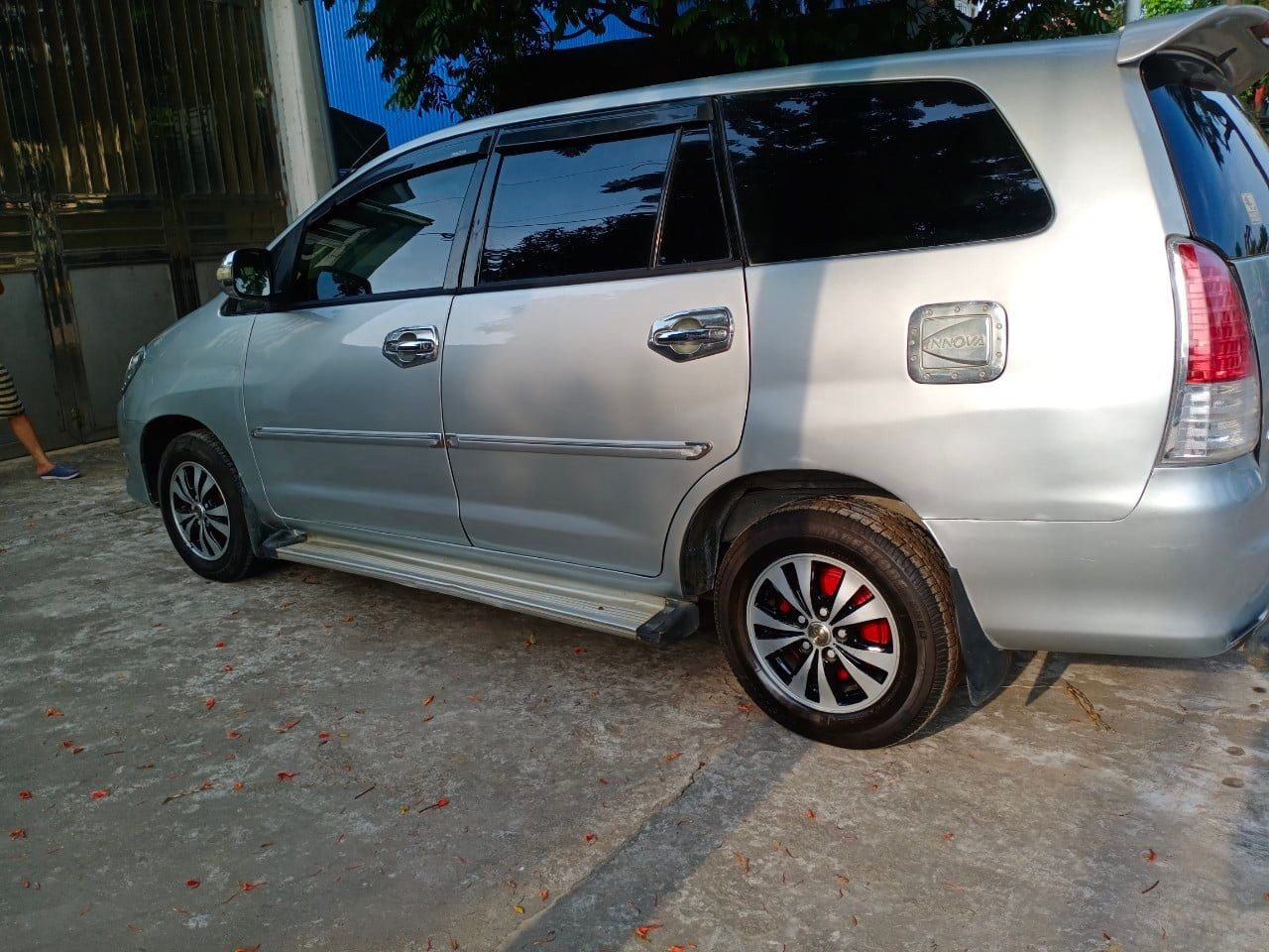 Toyota Innova MT 2008 - Bán Toyota Innova MT năm 2008, màu bạc