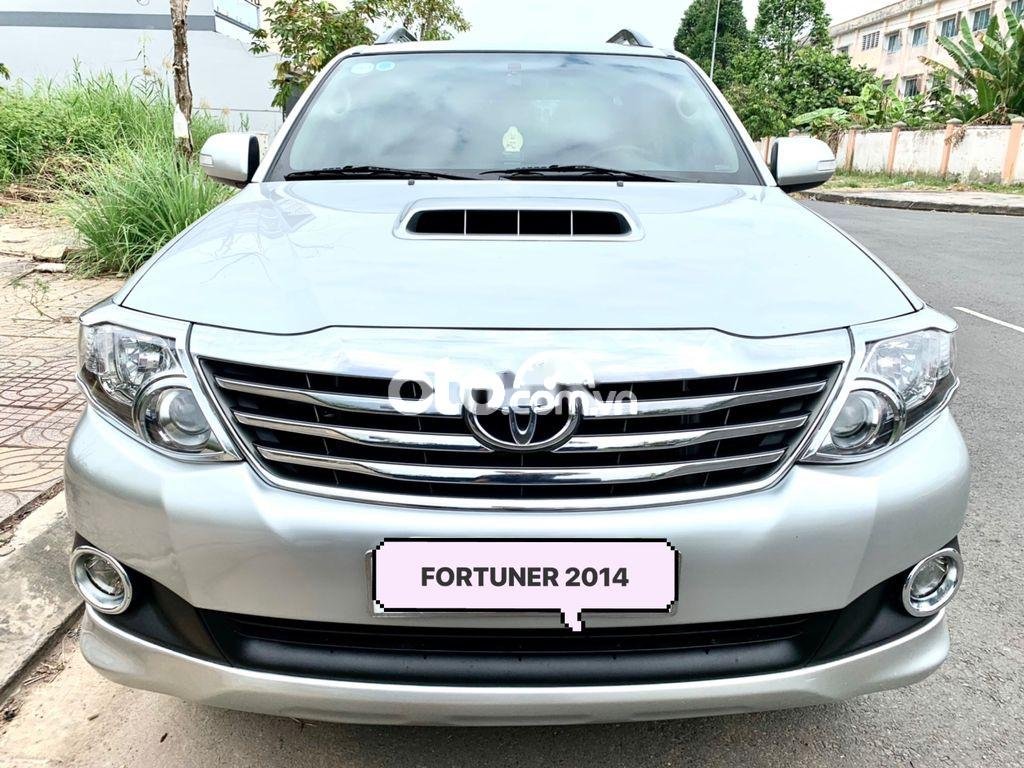 Toyota Fortuner G 2014 - Cần bán lại xe Toyota Fortuner G năm sản xuất 2014, màu bạc số sàn