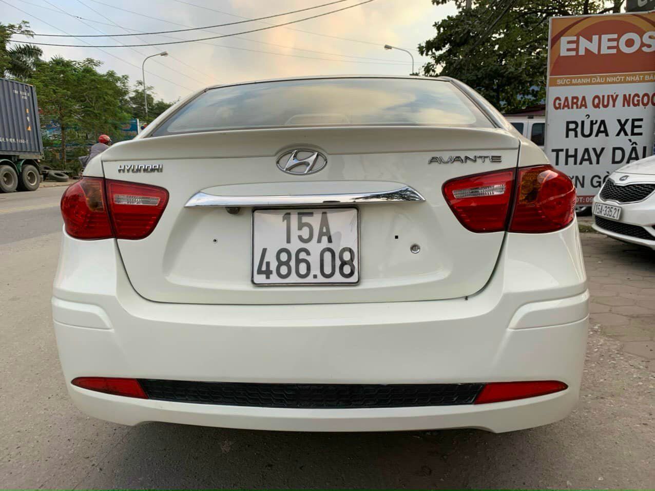 Hyundai Avante AT 2013 - Bán Hyundai Avante AT năm sản xuất 2013, màu trắng, 325 triệu
