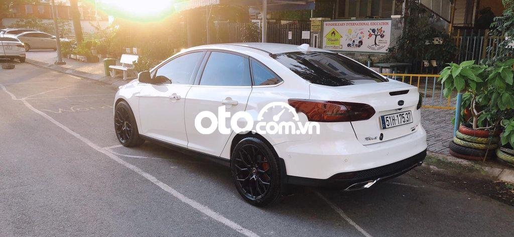 Ford Focus 2019 - Chính chủ cần bán xe Ford Focus AT năm 2019