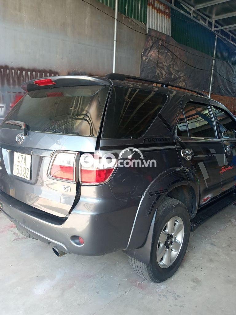 Toyota Fortuner MT 2009 - Cần bán gấp Toyota Fortuner MT sản xuất năm 2009, màu xám, nhập khẩu nguyên chiếc xe gia đình