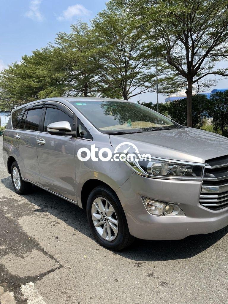 Toyota Innova 2016 - Bán Toyota Innova sản xuất năm 2016, màu bạc, giá tốt