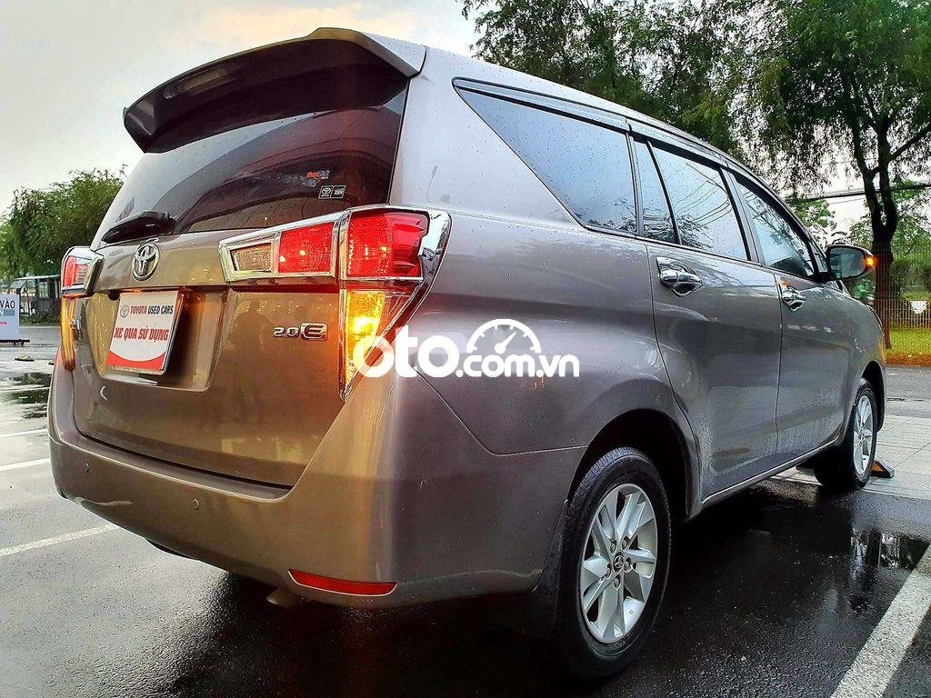 Toyota Innova 2018 - Bán xe Toyota Innova sản xuất năm 2018, màu nâu, giá 535tr