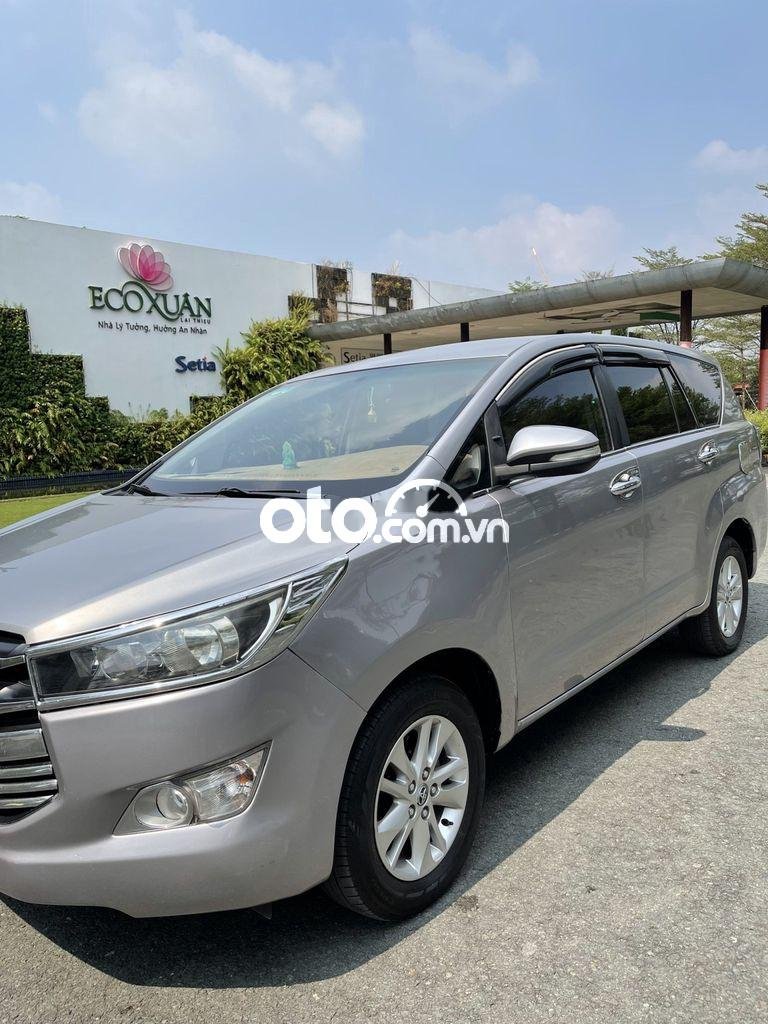 Toyota Innova 2016 - Bán Toyota Innova sản xuất năm 2016, màu bạc, giá tốt