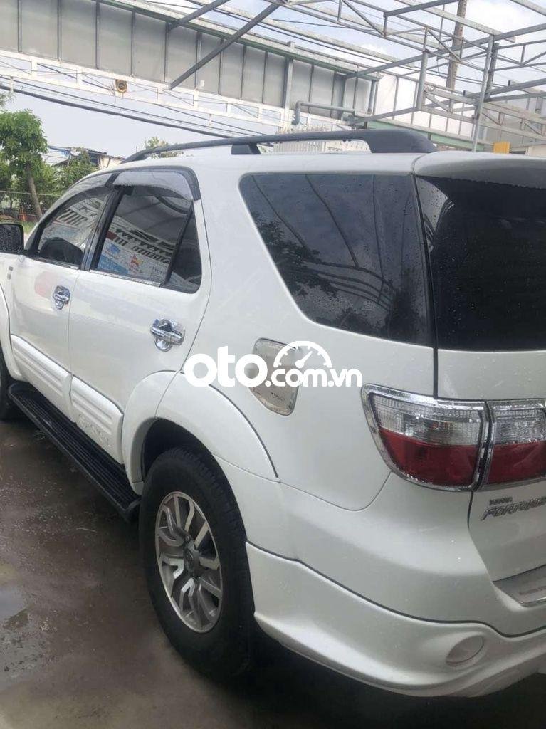 Toyota Fortuner 2012 - Bán xe Toyota Fortuner sản xuất 2012, màu trắng, giá 430tr