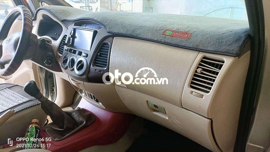 Toyota Innova 2006 - Cần bán gấp Toyota Innova MT năm 2006, màu bạc