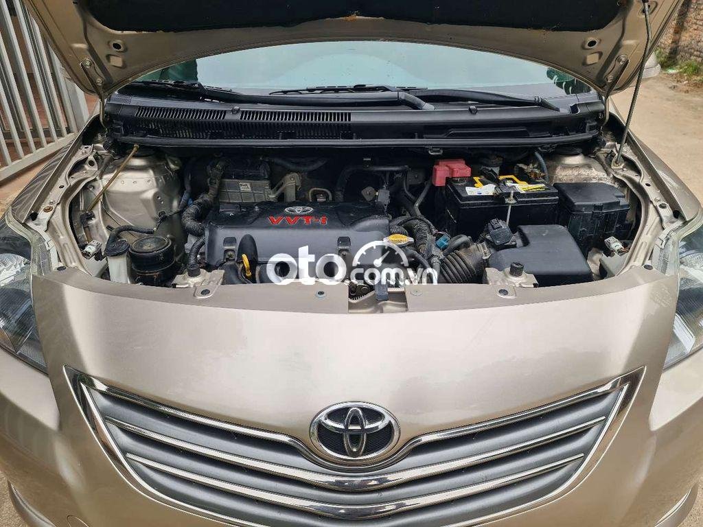 Toyota Vios  AT 2013 - Cần bán lại xe Toyota Vios AT năm sản xuất 2013, màu ghi vàng