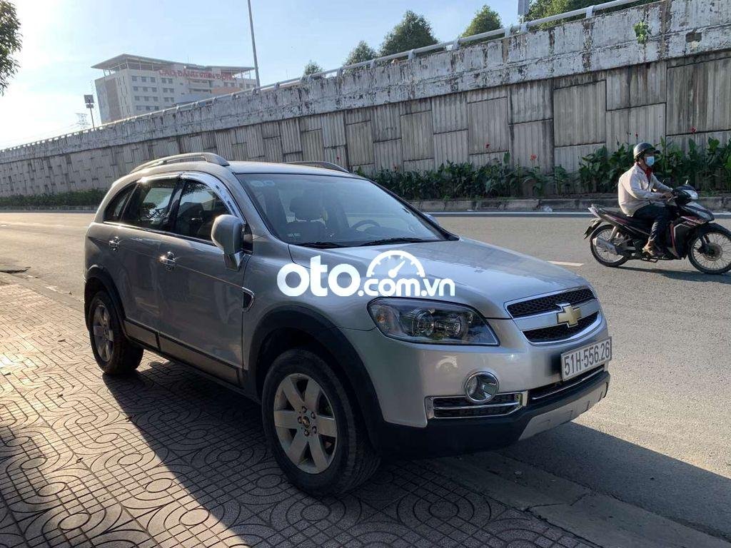 Chevrolet Captiva 2010 - Bán ô tô Chevrolet Captiva năm sản xuất 2010, màu bạc, nhập khẩu nguyên chiếc