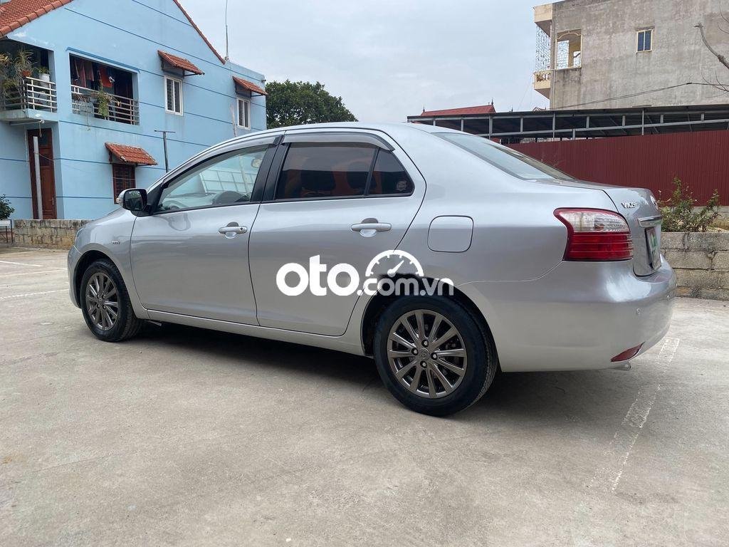 Toyota Vios 2010 - Bán ô tô Toyota Vios E năm 2010, màu bạc