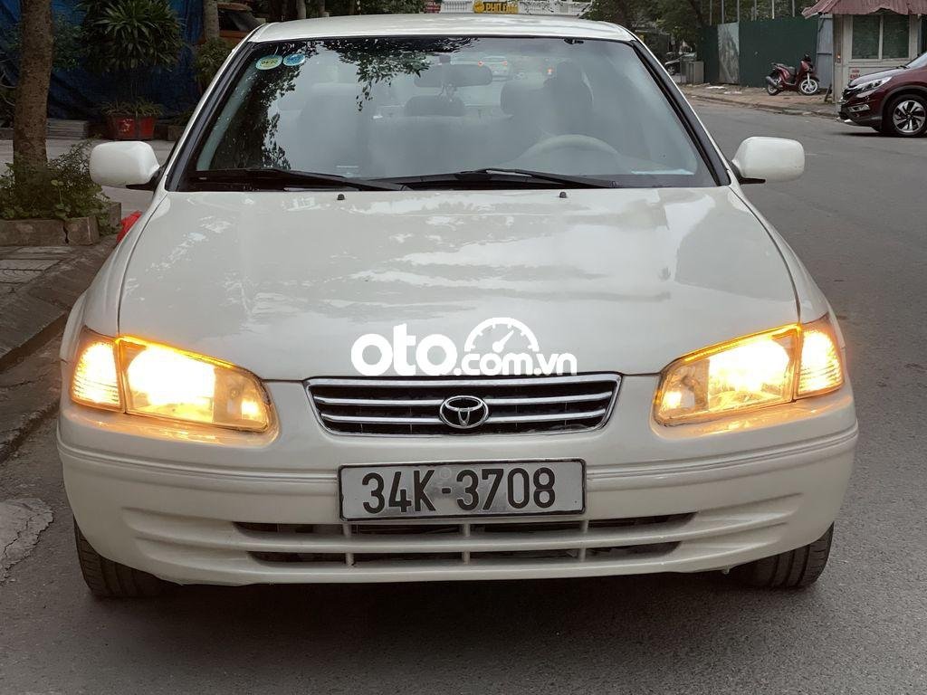 Toyota Camry 2000 - Bán Toyota Camry sản xuất 2000, màu trắng, 137 triệu