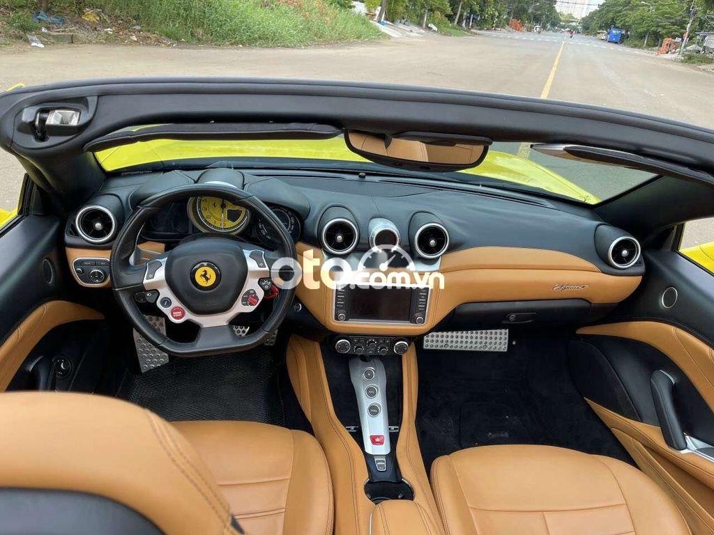 Ferrari California 2015 - Cần bán lại xe Ferrari California sản xuất 2015, màu vàng, xe nhập