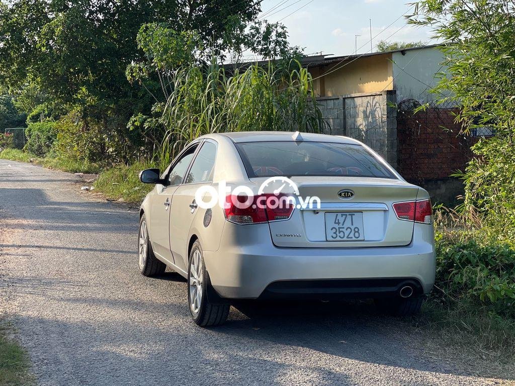 Kia Forte MT 2010 - Cần bán xe Kia Forte MT sản xuất năm 2010, màu bạc