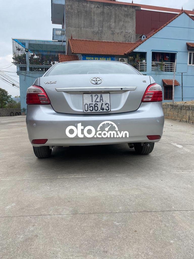 Toyota Vios 2010 - Bán ô tô Toyota Vios E năm 2010, màu bạc