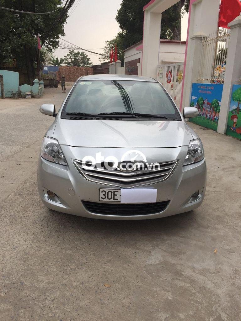 Toyota Vios MT 2011 - Bán Toyota Vios MT sản xuất 2011, màu bạc xe gia đình