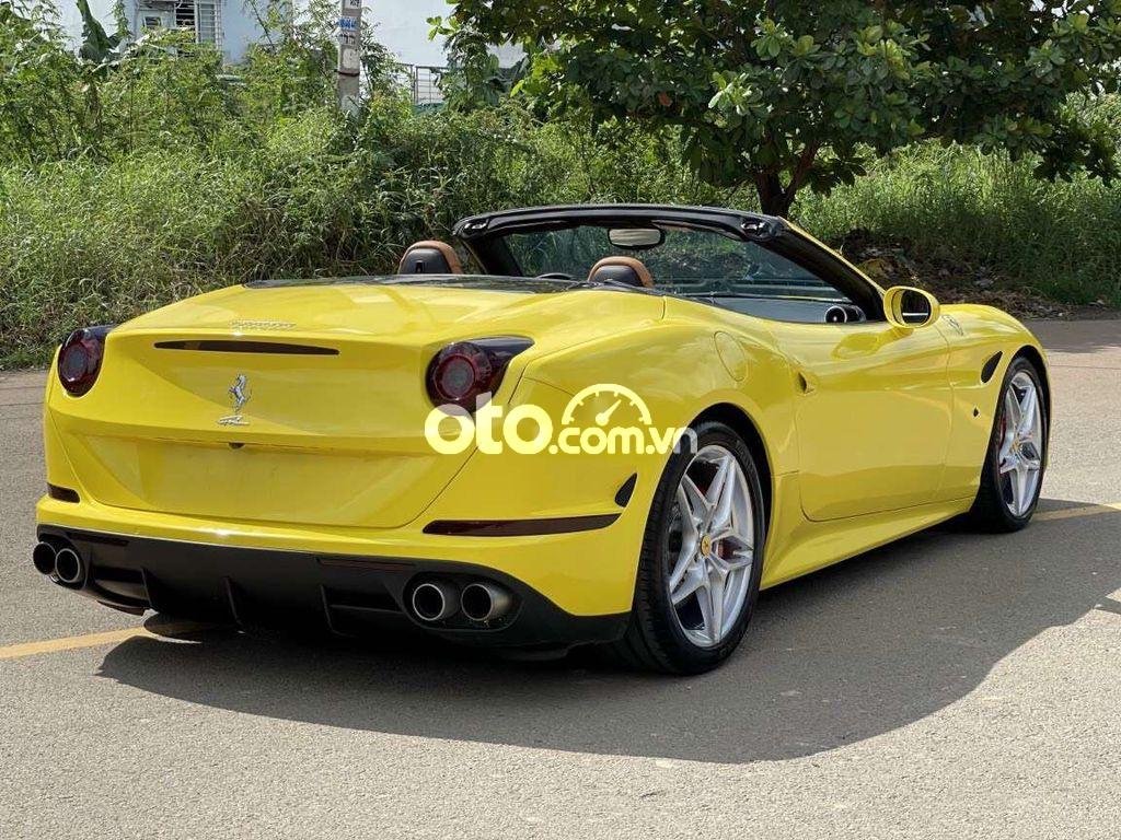 Ferrari California 2015 - Cần bán lại xe Ferrari California sản xuất 2015, màu vàng, xe nhập