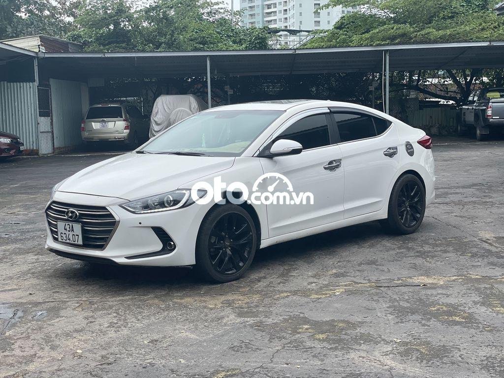 Hyundai Elantra AT 2018 - Bán Hyundai Elantra AT năm 2018, màu trắng chính chủ