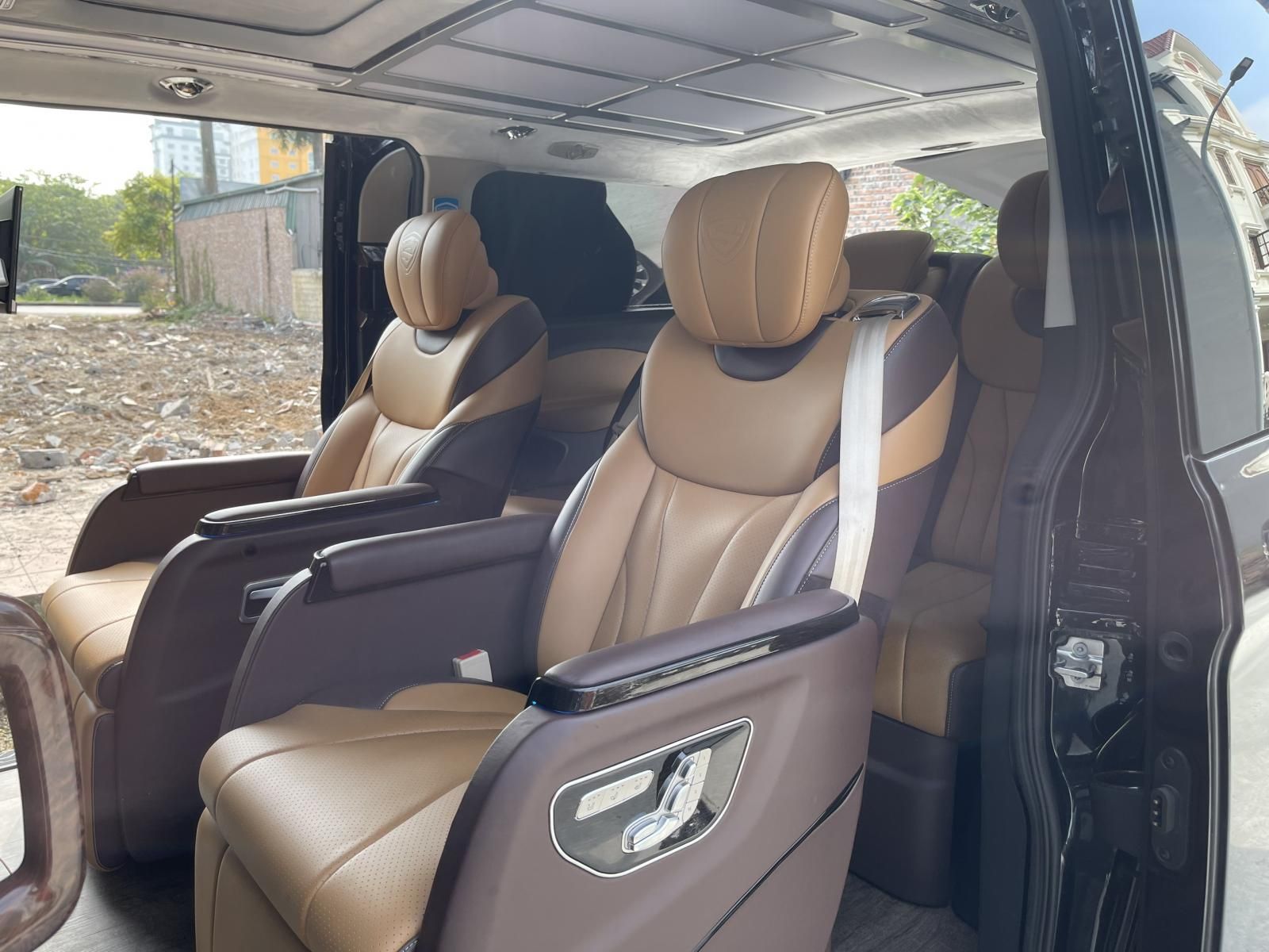 Ford 2020 - Bán xe Ford Tourneo Limousine Star Limo 2020 đi lướt 9000Km