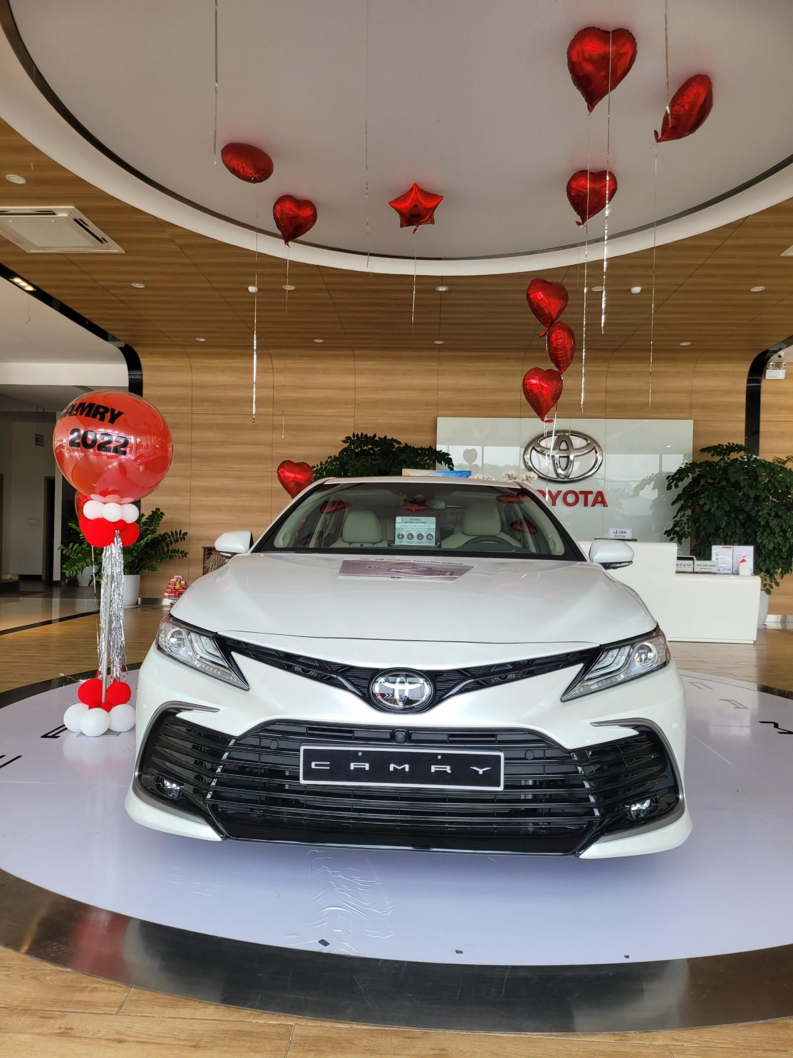 Toyota Camry 2021 - Bán Toyota Camry 2.0G năm 2021 ưu đãi lớn T12, sẵn xe giao ngay, trang bị nhiều tính năng hiện đại