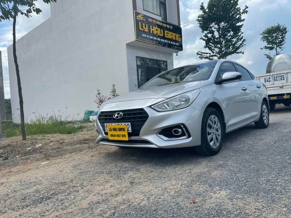 Hyundai Accent MT 2018 - Cần bán gấp Hyundai Accent MT năm 2018, màu bạc