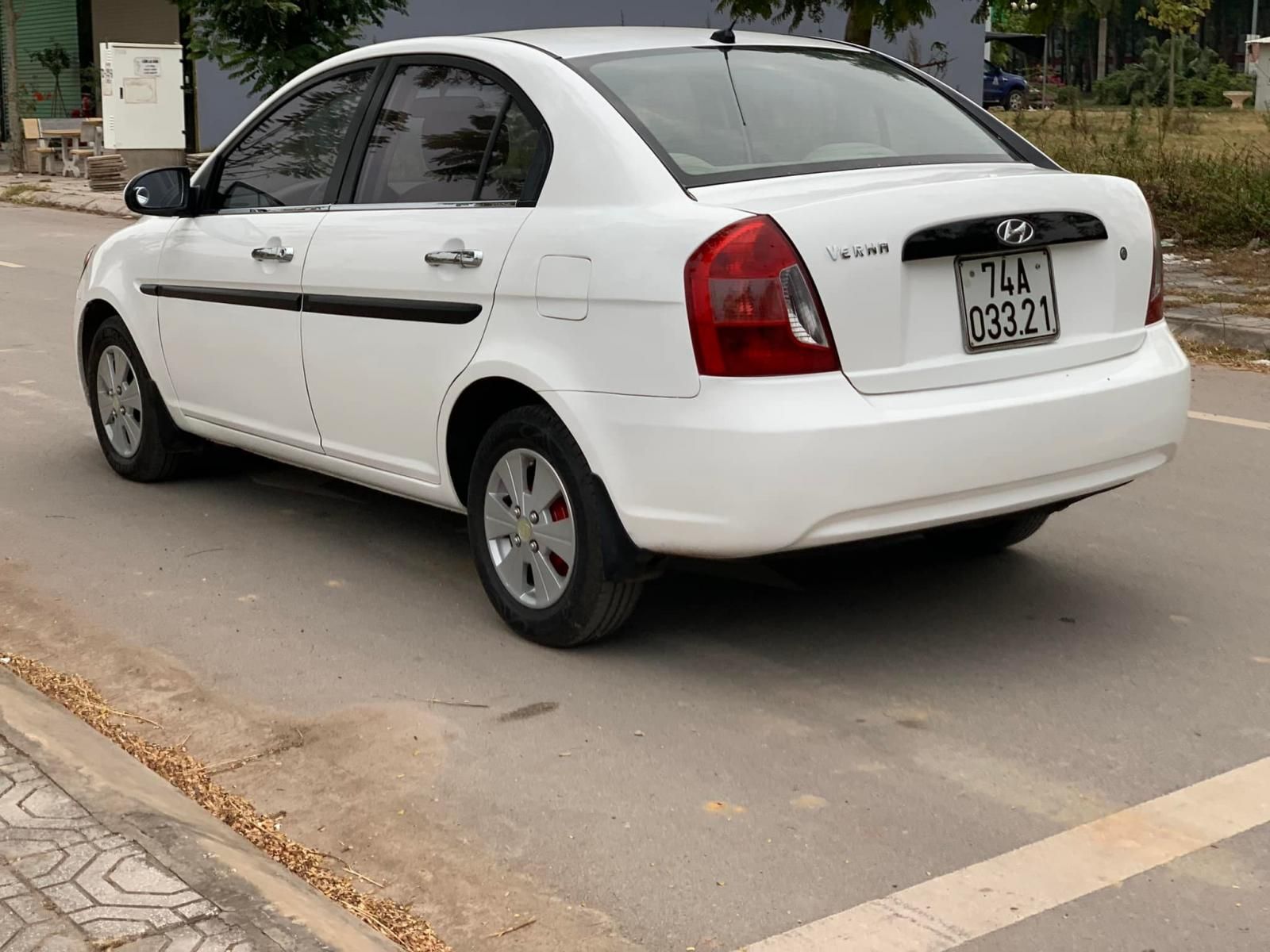 Hyundai Verna MT 2008 - Bán Hyundai Verna MT năm sản xuất 2008, màu trắng, nhập khẩu