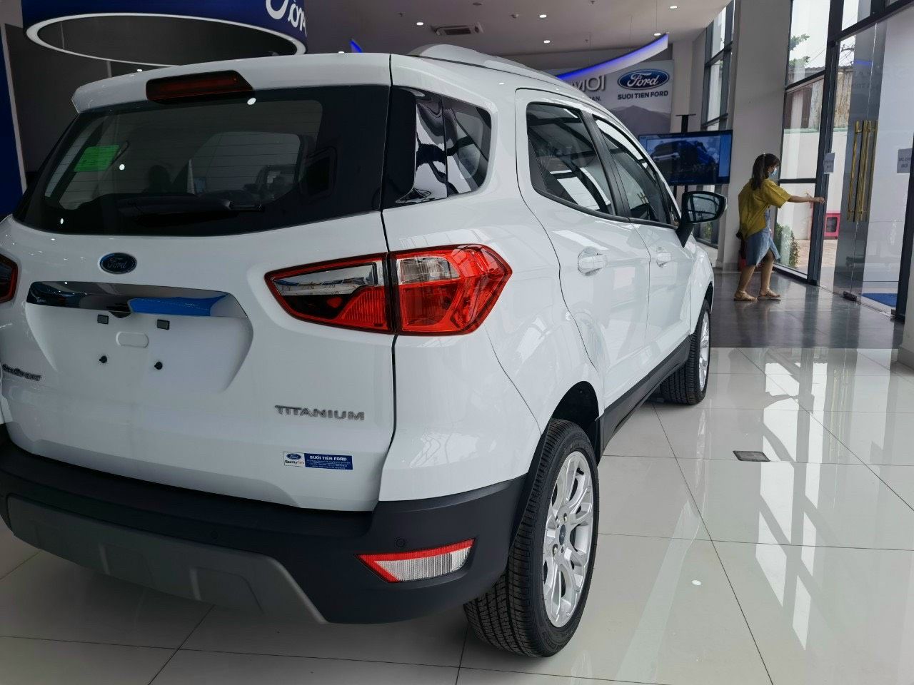 Ford EcoSport 2021 - Hỗ trợ 100% phí trước bạ, ưu đãi hấp dẫn trong tháng, xe sẵn giao ngay