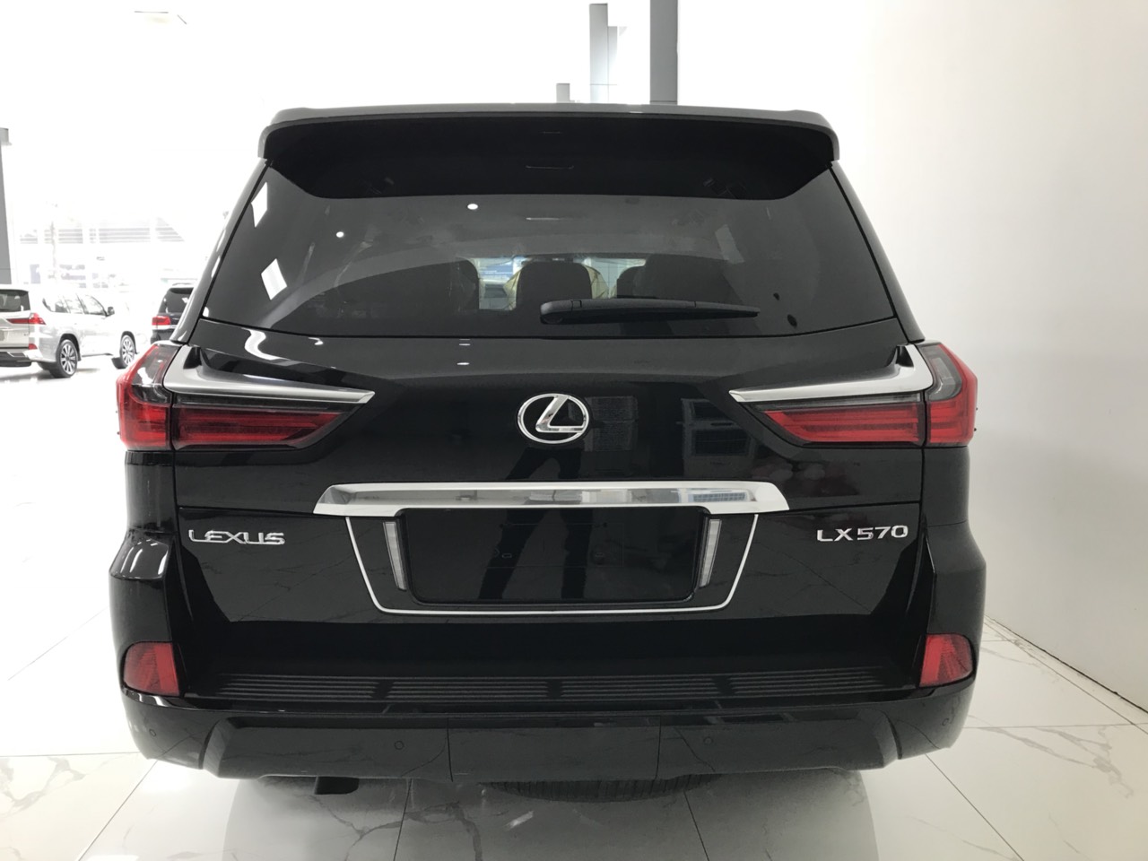 Lexus LX 570 2022 - Bán xe Lexus LX570 màu đen, nội thất nâu đỏ, model 2022, nhập mới 100%