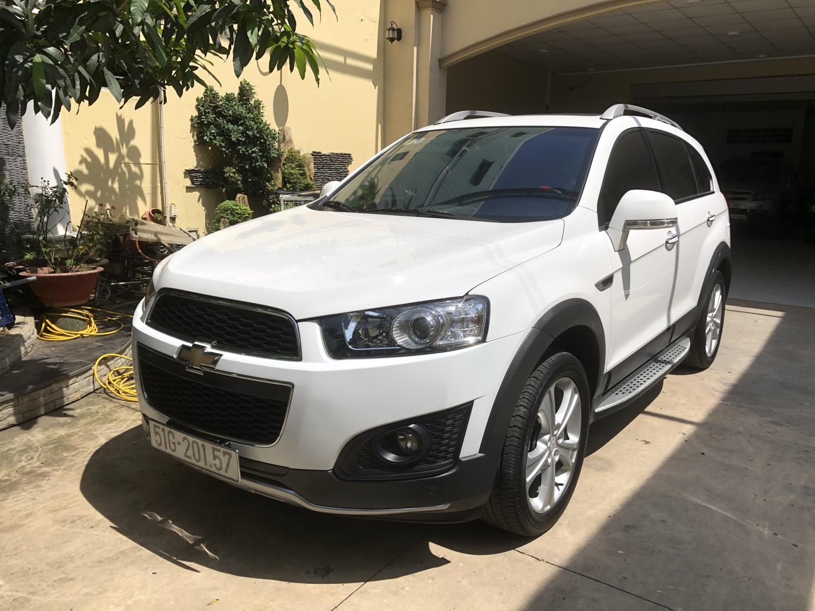 Chevrolet Captiva AT 2014 - Cần bán Chevrolet Captiva Revv số tự động, màu trắng, xe sản xuất và đăng ký lần đầu 2014