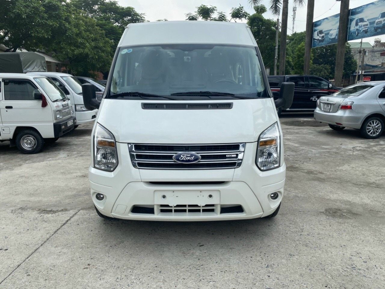 Ford Transit 2015 - Ford Transit 16 chỗ bản cao cấp Luxury đời 2015, chính chủ từ mới, xe chuyên đưa đón nhân viên khách sạn