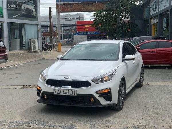 Kia Cerato MT 2020 - Cần bán gấp Kia Cerato MT năm 2020, màu trắng, giá cạnh tranh