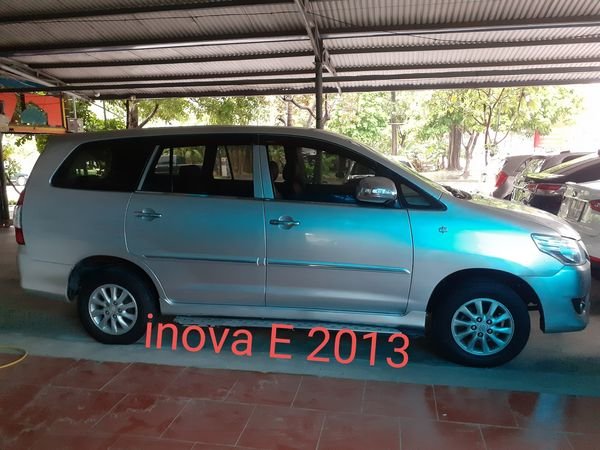 Toyota Innova 2013 - Bán xe Toyota Innova E năm sản xuất 2013, màu bạc