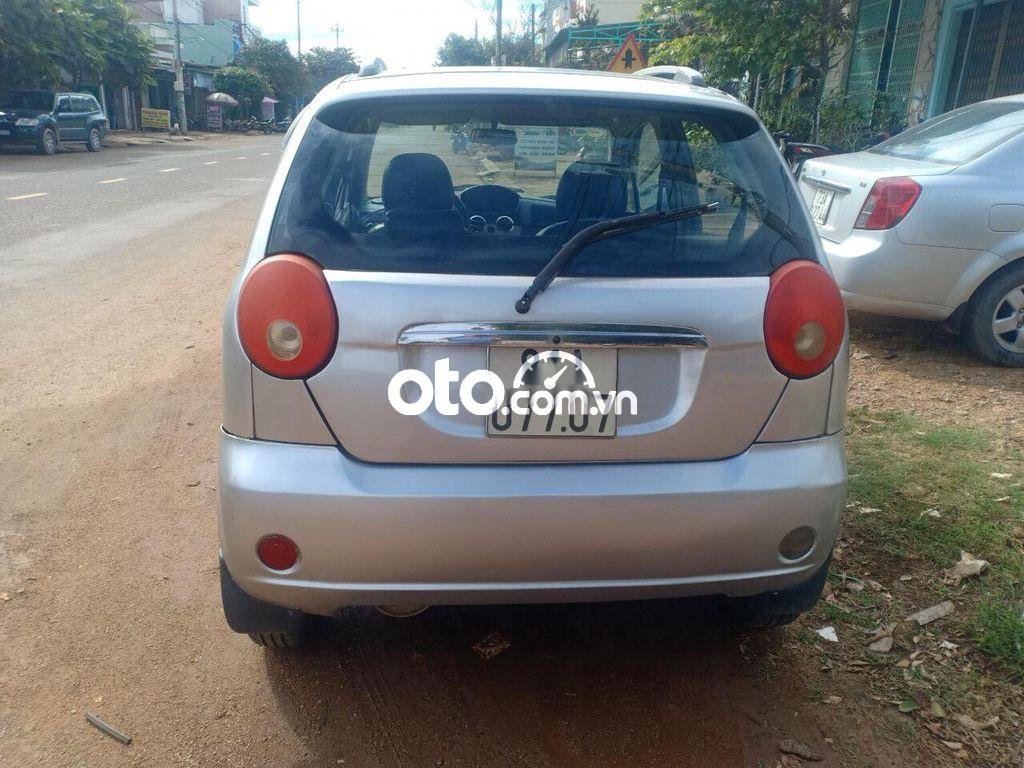 Chevrolet Spark MT 2010 - Cần bán gấp Chevrolet Spark MT năm sản xuất 2010, màu bạc, xe nhập xe gia đình